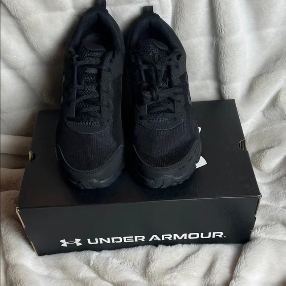 Under Armour UA Charged Assert 10 Black Athletic Shoes - Picture 3 of 6